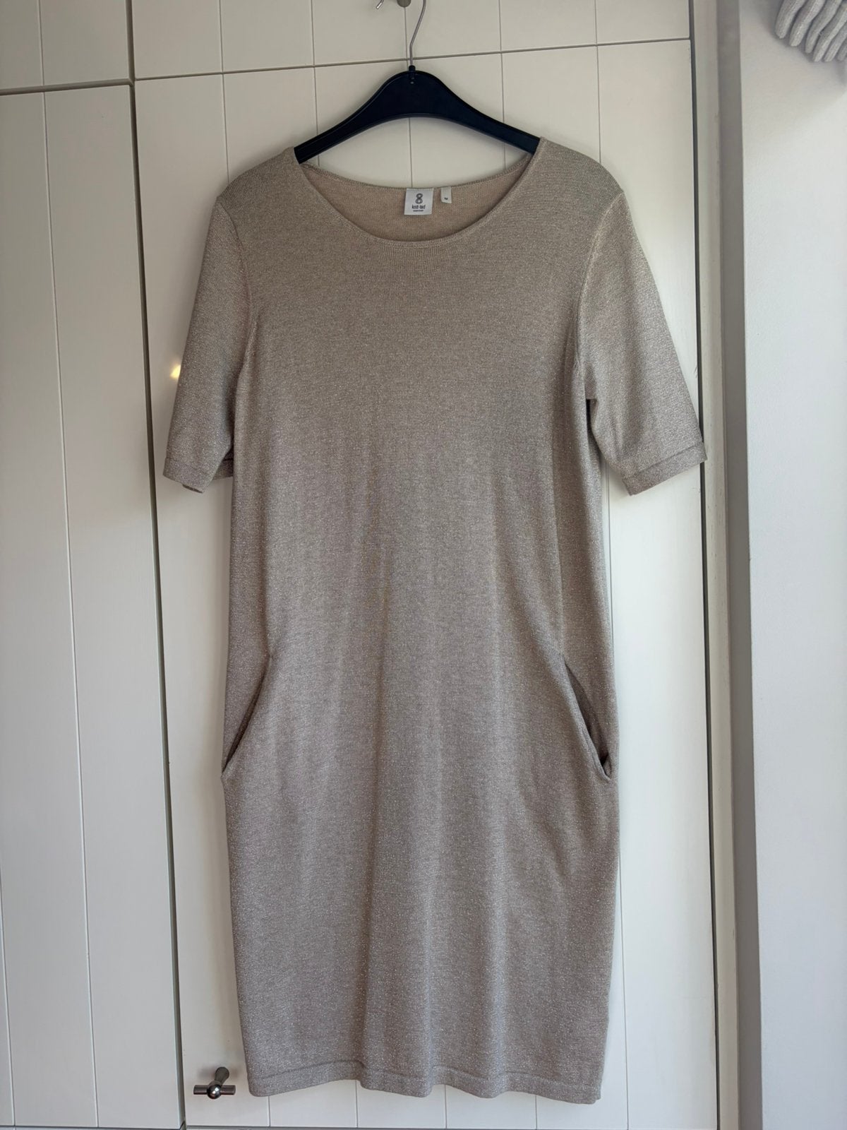 Jurk Knit-Ted beige/ goud mt M, Kleding | Dames, Maat 38/40 (M), Beige, Ophalen of Verzenden, Zo goed als nieuw