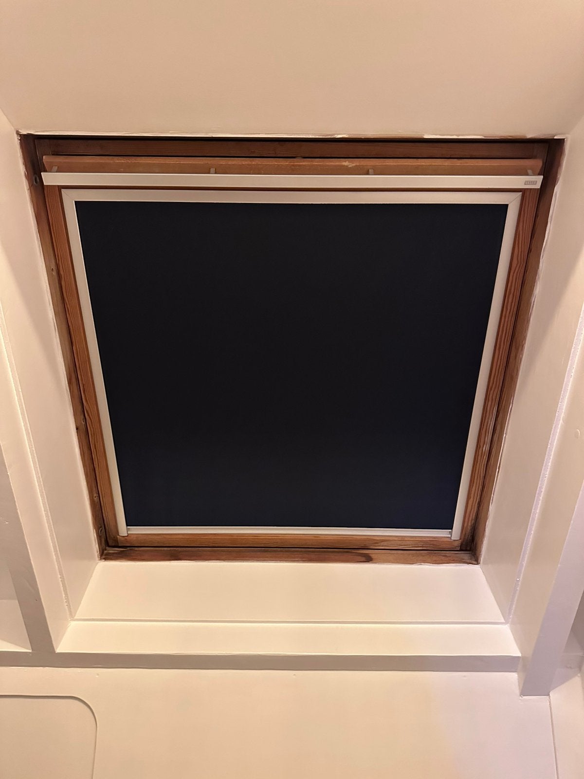 Velux rolgordijn verduisterend., Huis en Inrichting, Overige merken, 94 cm, Metaal, Ophalen of Verzenden