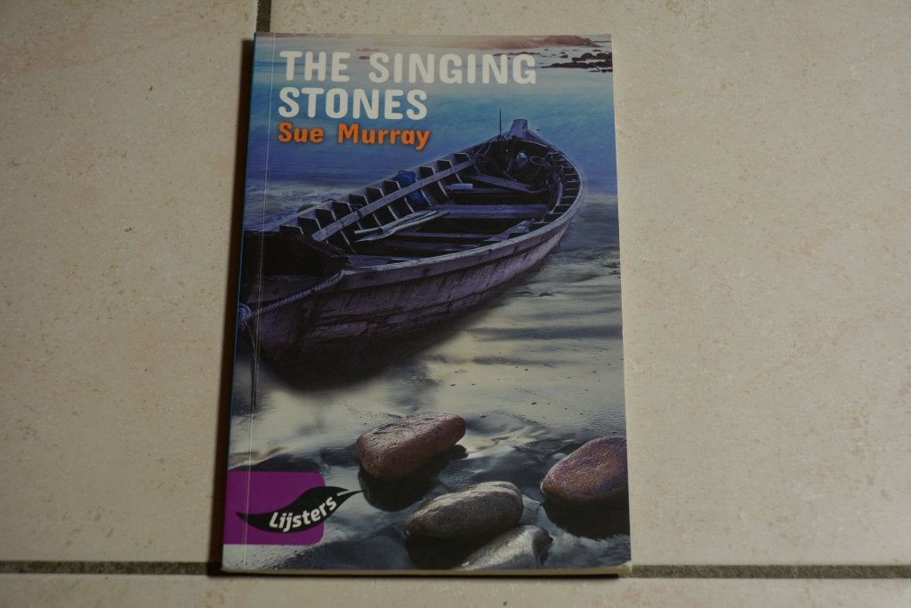 Early Blackbirds: The Singing Stones / Sue Murray, Ophalen of Verzenden, Zo goed als nieuw, Fictie