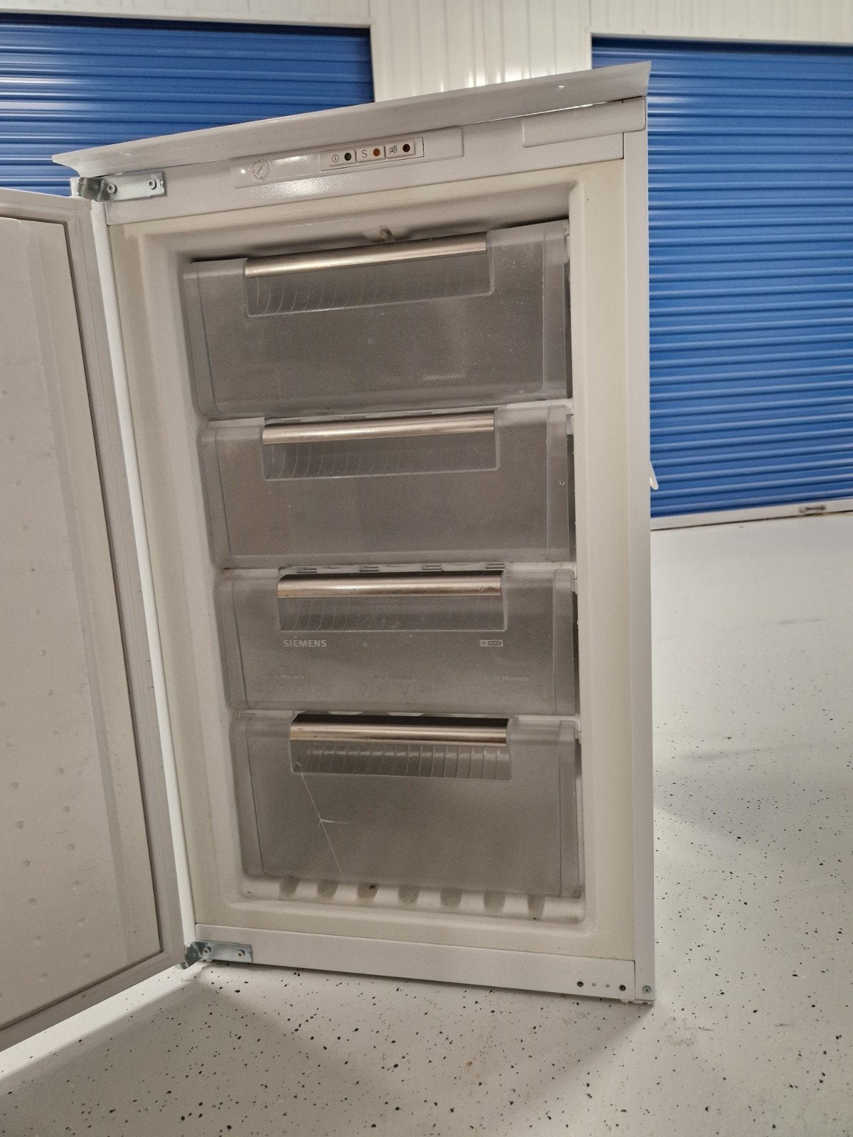 SIEMENS 87x54 Goede 4 Laden Inbouw Vrieskast  !! 125 EURO !!, Minder dan 60 cm, Zo goed als nieuw, Energieklasse A of zuiniger