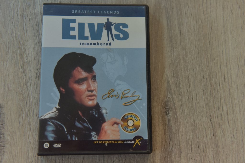 ELVIS PRESLEY -- ELVIS REMEMBERED, Engels, Verzenden, Nederlands, Zo goed als nieuw