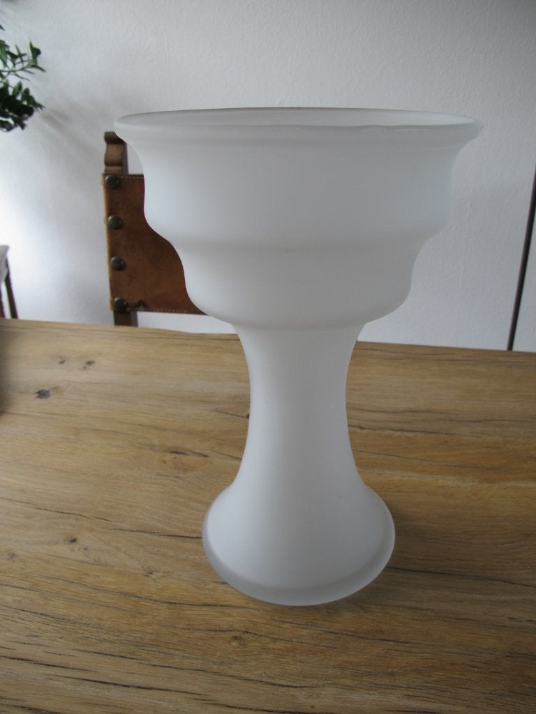 Wit glazen vaas op voet, 31 cm, Matte afwerking, Wit, Ophalen of Verzenden