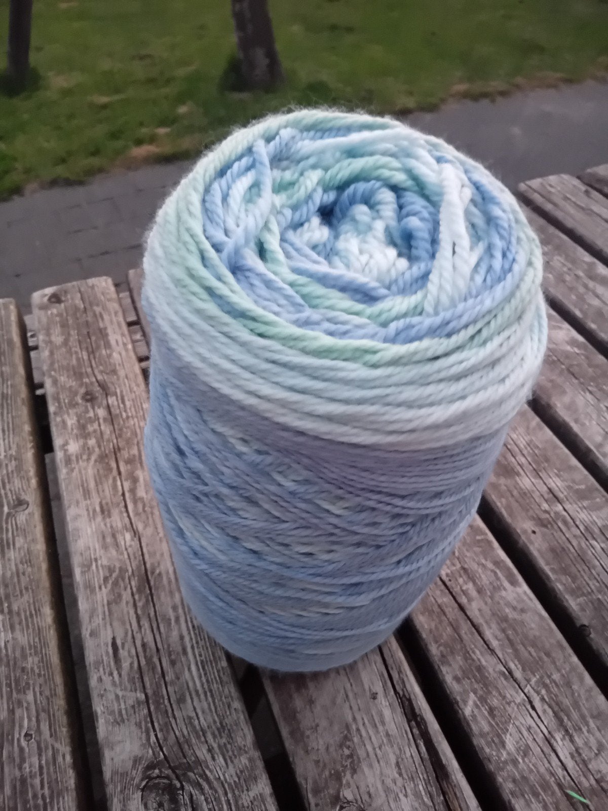 Grote bol 900 gram acryl breigaren blauw/groen, Ophalen, Nieuw, Breien of Haken, Wol of Garen