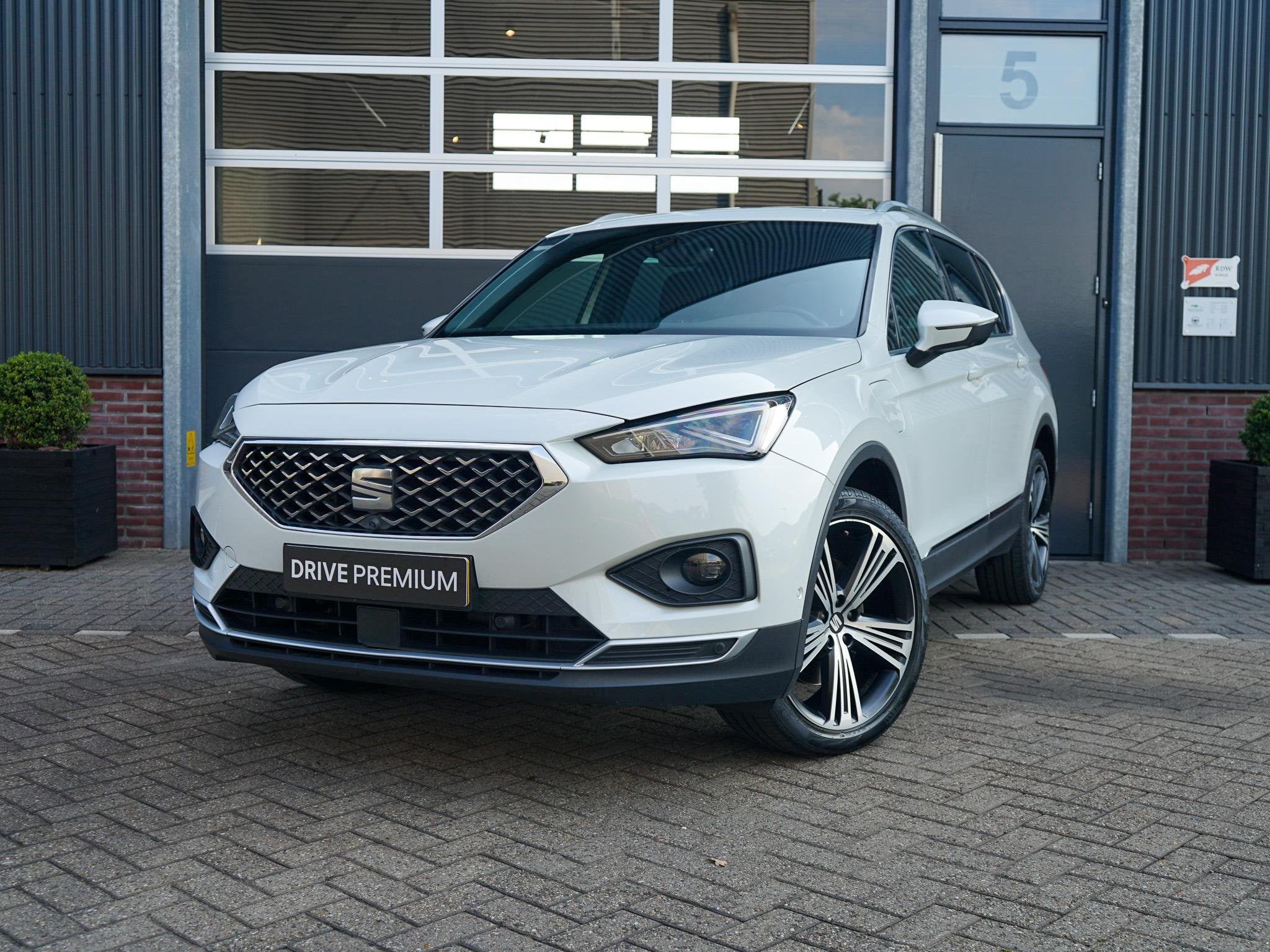 SEAT Tarraco 1.4 TSI e-Hybrid PHEV Xcellence, Euro 6, Wit, Hybride Elektrisch/Benzine, 13 kWh