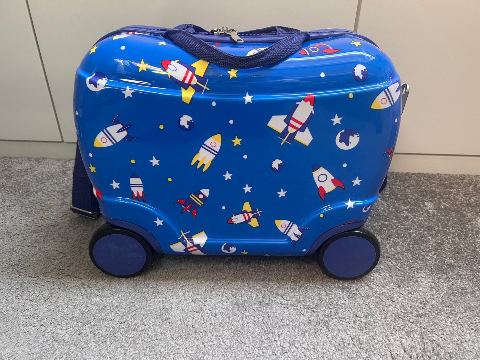 Kinderkoffer met wieltjes (ruimte figuren), Ophalen of Verzenden, Zo goed als nieuw