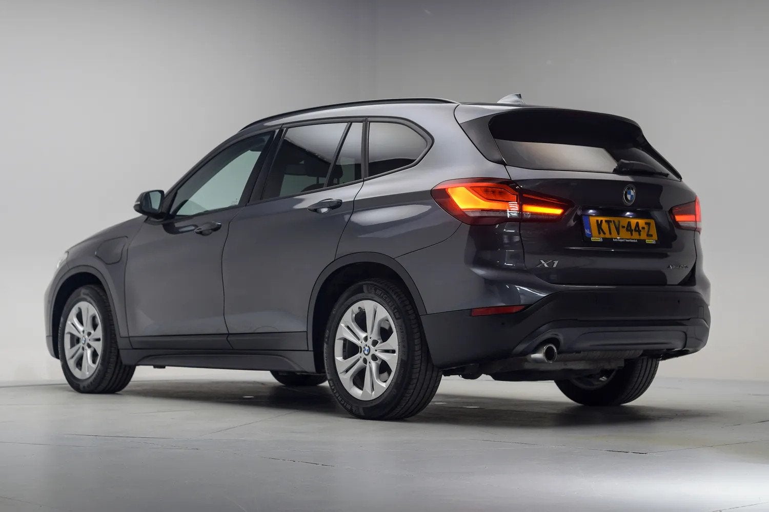 BMW X1 xDrive25e Executive [ LED Leder Navi prof. Stoelverwa, Auto's, Gebruikt, 750 kg, Bedrijf, Vierwielaandrijving
