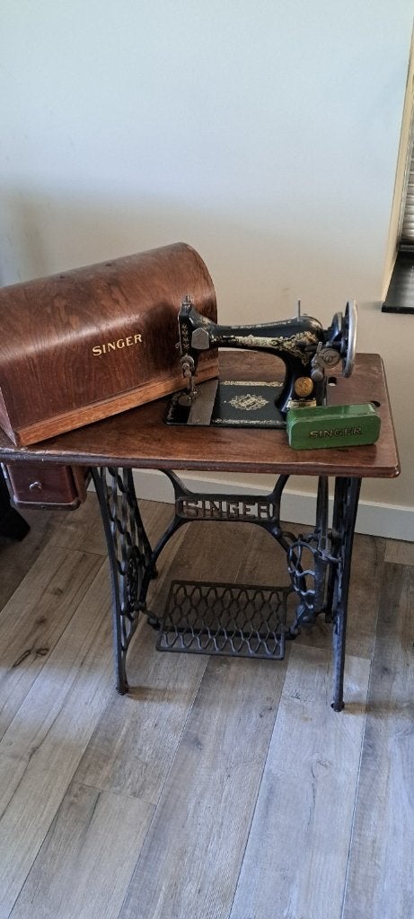Antieke Singer trapnaaimachine, Ophalen
