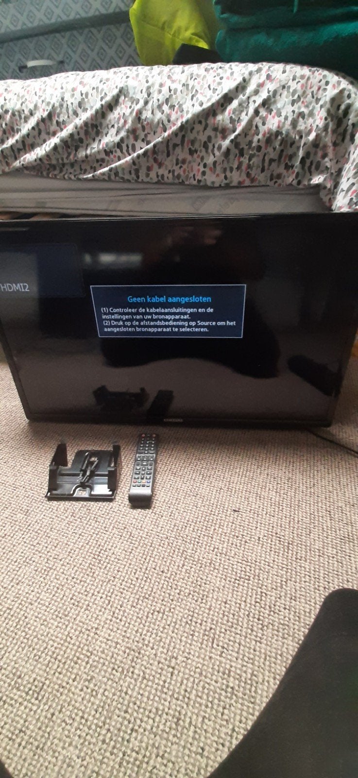 Samsung TV 65 cm met lichte cosmetische vlekken, Ophalen, Gebruikt
