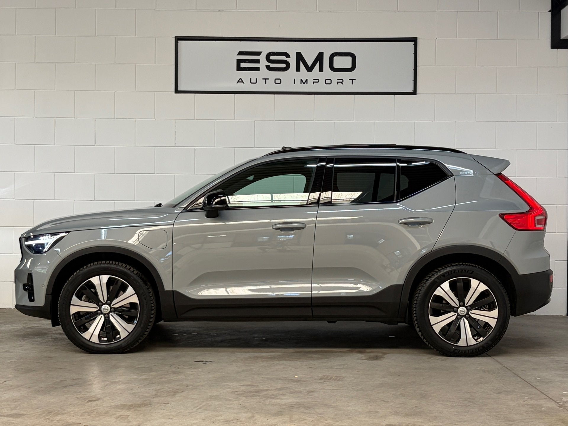 Volvo XC40 1.5 T4 Plug-in hybrid Ultimate Dark Panoramadak T, Dealer onderhouden, Zwart, Plug-in hybride, Bedrijf