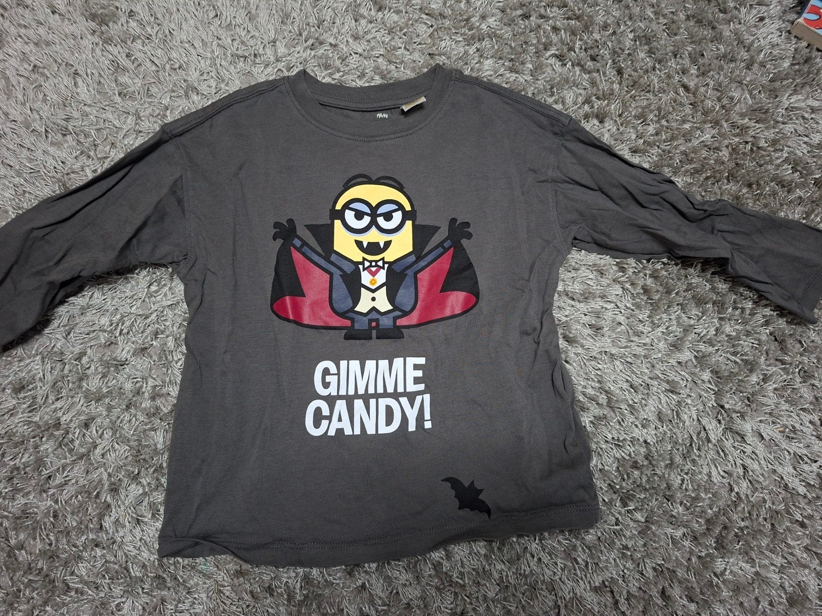 Shirtje met vampier minion van H&M, maat 98/104, Verzenden, H&M, Zo goed als nieuw, Shirt of Longsleeve