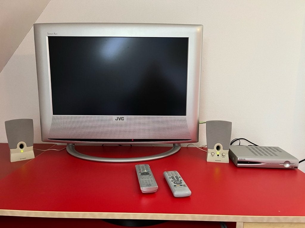 JVC LCD TV 26 inch + Samsung Ziggo en DVD speler scart, Gebruikt, 50 Hz, 60 tot 80 cm, Ophalen