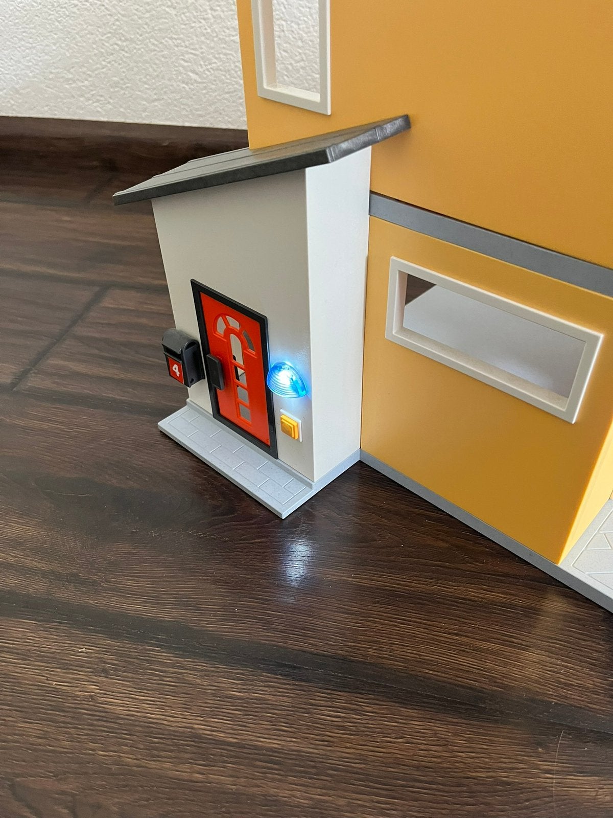 Playmobil city life huis 9266 + 5 inrichting set, Ophalen, Gebouw, Complete set, Zo goed als nieuw