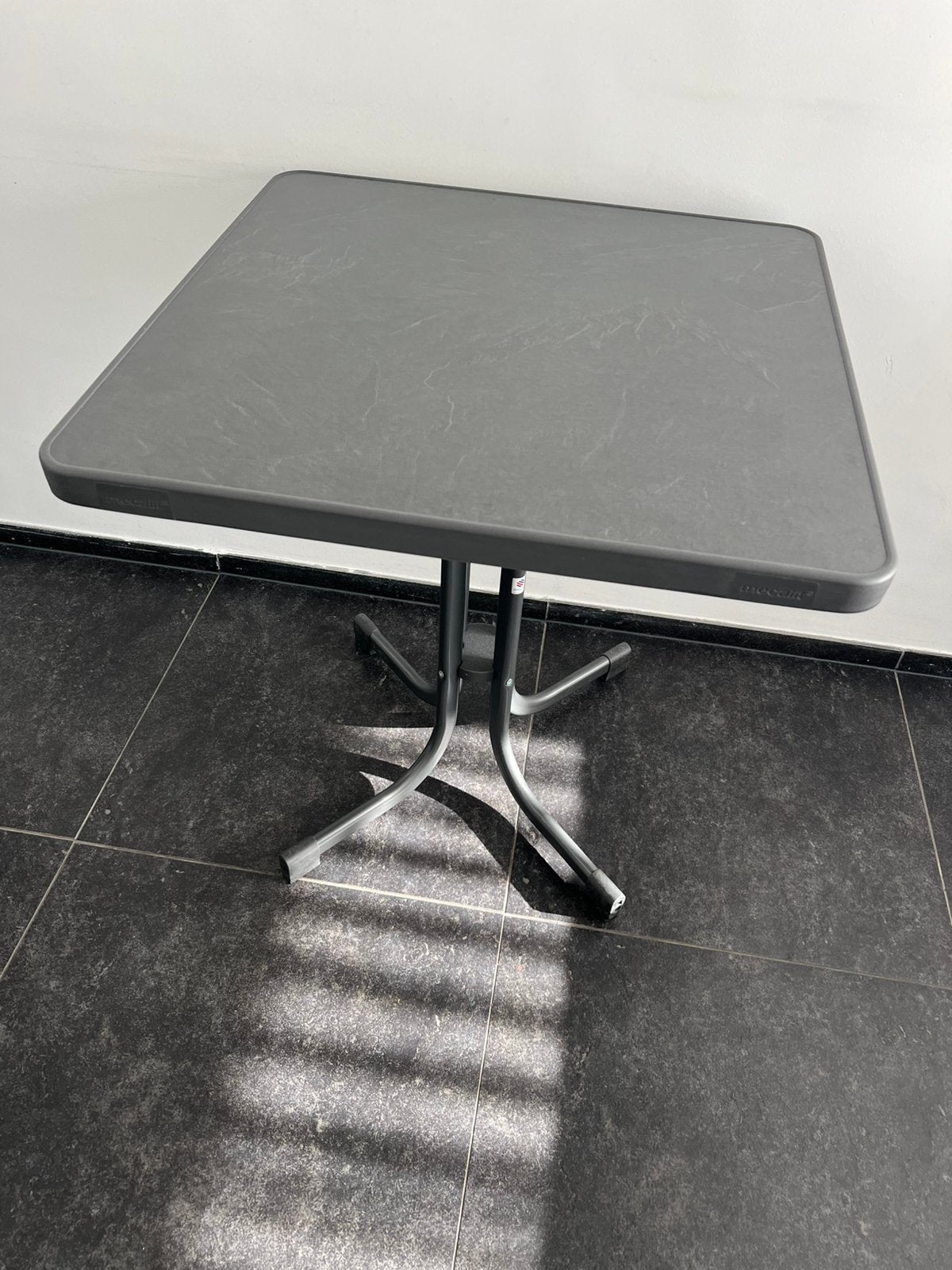 Handige eettafel Mecalit voor balkon, tuin of camping Nieuw, Ophalen, 50 tot 100 cm, Vierkant, Nieuw