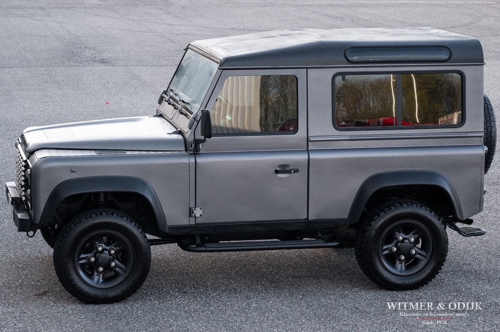 Land Rover Defender 90 Benzine, blijvend bijtellingsvriendli, Auto's, Land Rover, 1998 cc, 136 pk, Gebruikt, Zwart