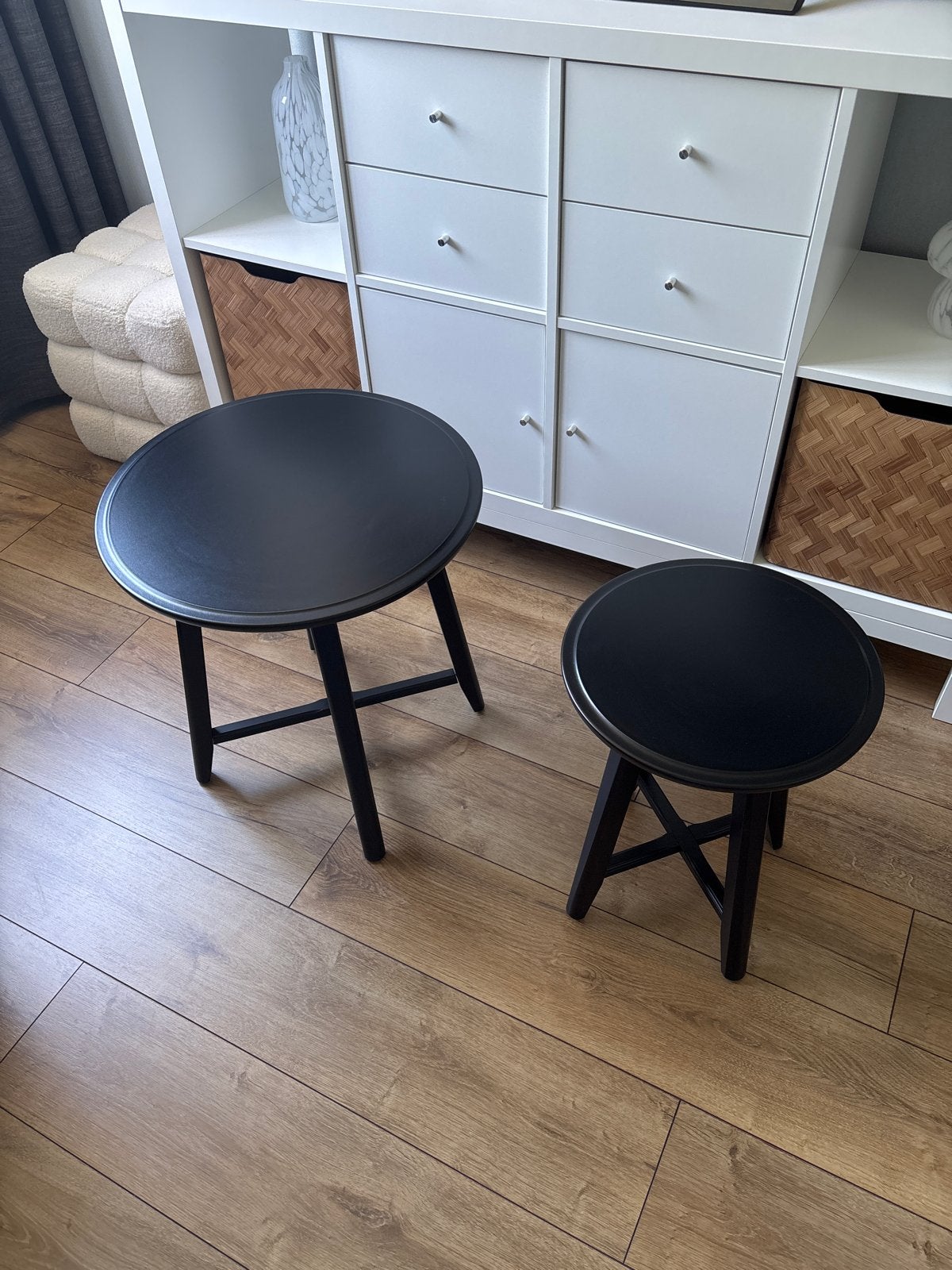 Set van 2 zwarte bijzettafels IKEA KRAGSTA, Minder dan 55 cm, Rond, Zo goed als nieuw, Hout