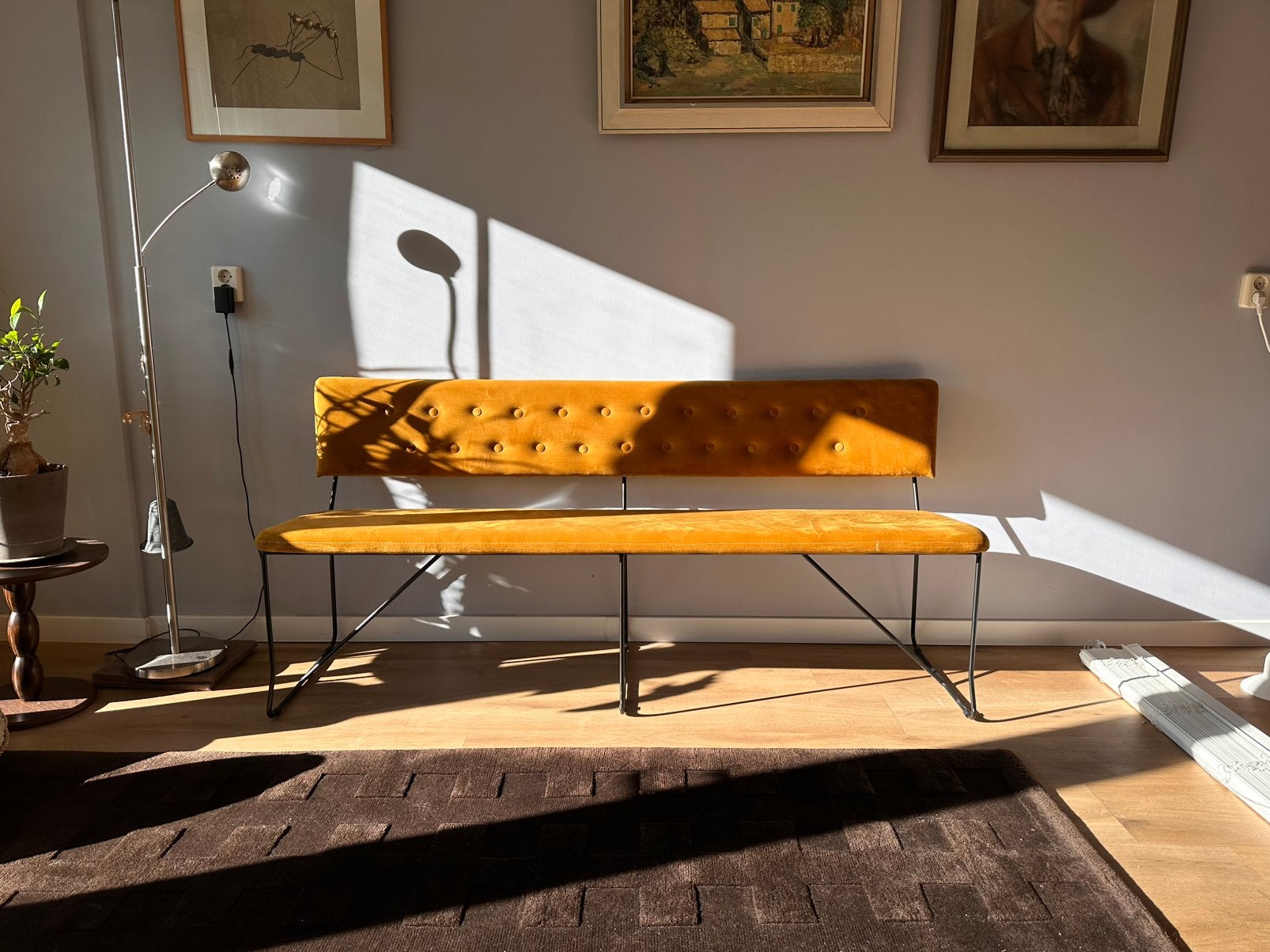 Mooie eetkamerbank . Okergeel B180xH84xD61 cm., Ophalen of Verzenden, Nieuw