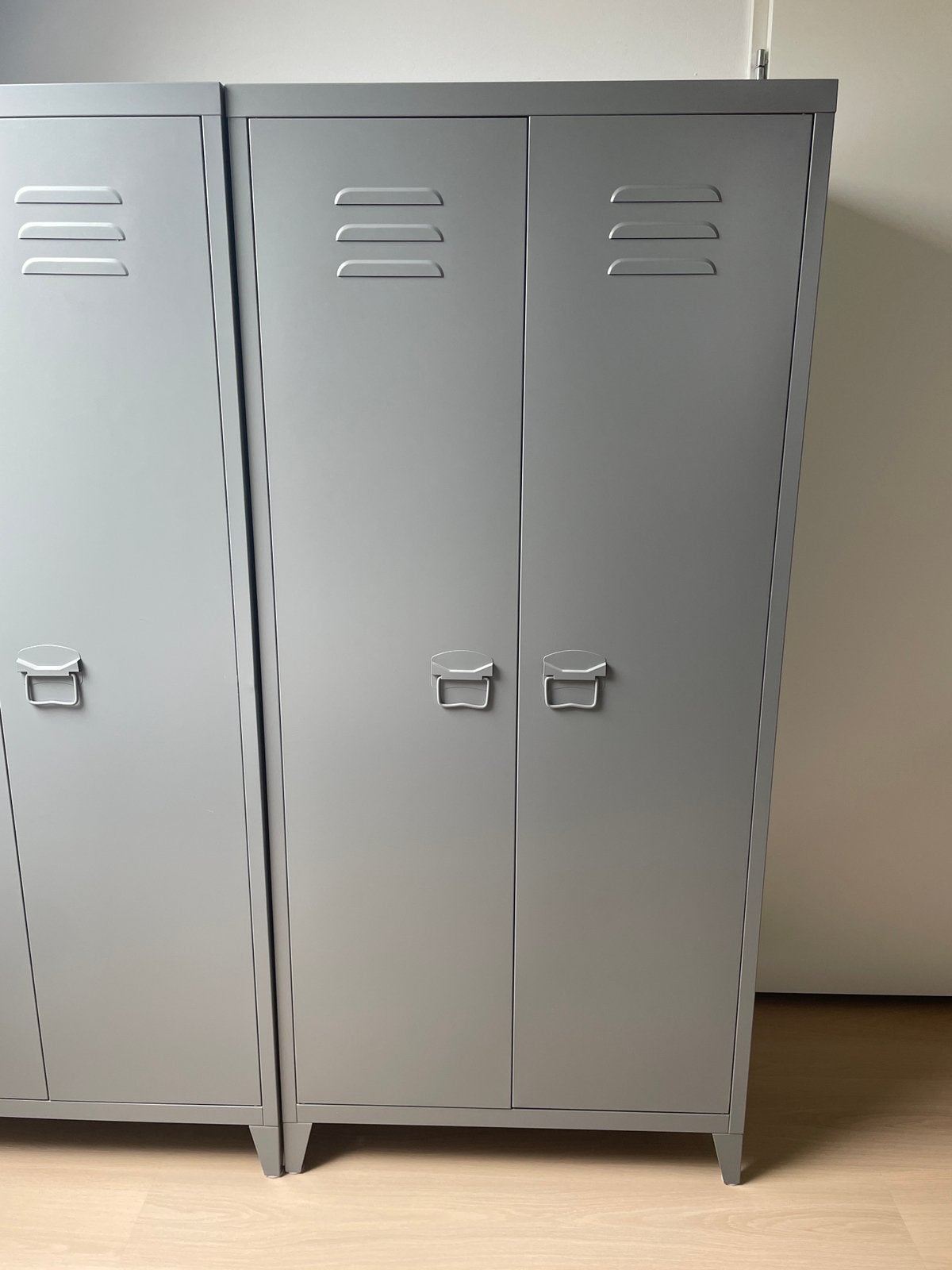 Mooie metalen kledingkast / locker, Ophalen, Zo goed als nieuw, Modern
