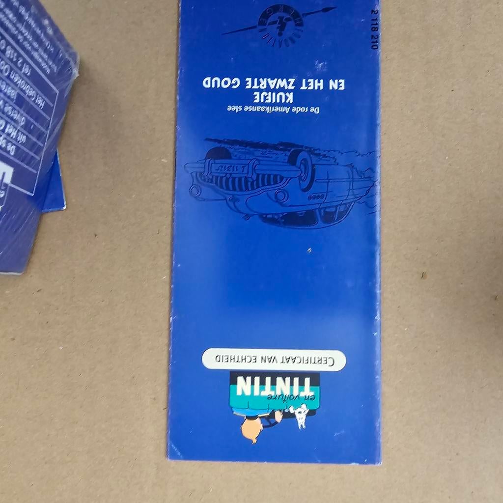 Kuifje modelauto: De rode Amerikaanse slee, Hobby en Vrije tijd, Modelauto's | 1:43, Overige merken, Auto, Onbekend, Nieuw