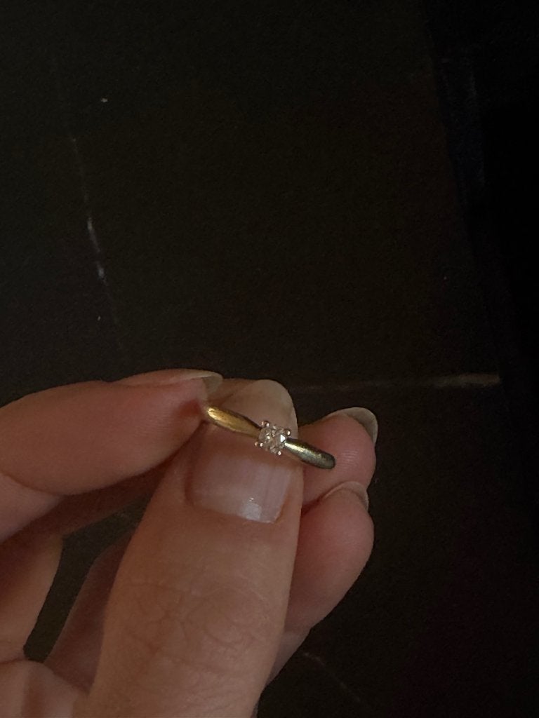 Verlovings ring, Sieraden, Tassen en Uiterlijk, Ophalen of Verzenden, Zo goed als nieuw, 17 tot 18, Met edelsteen