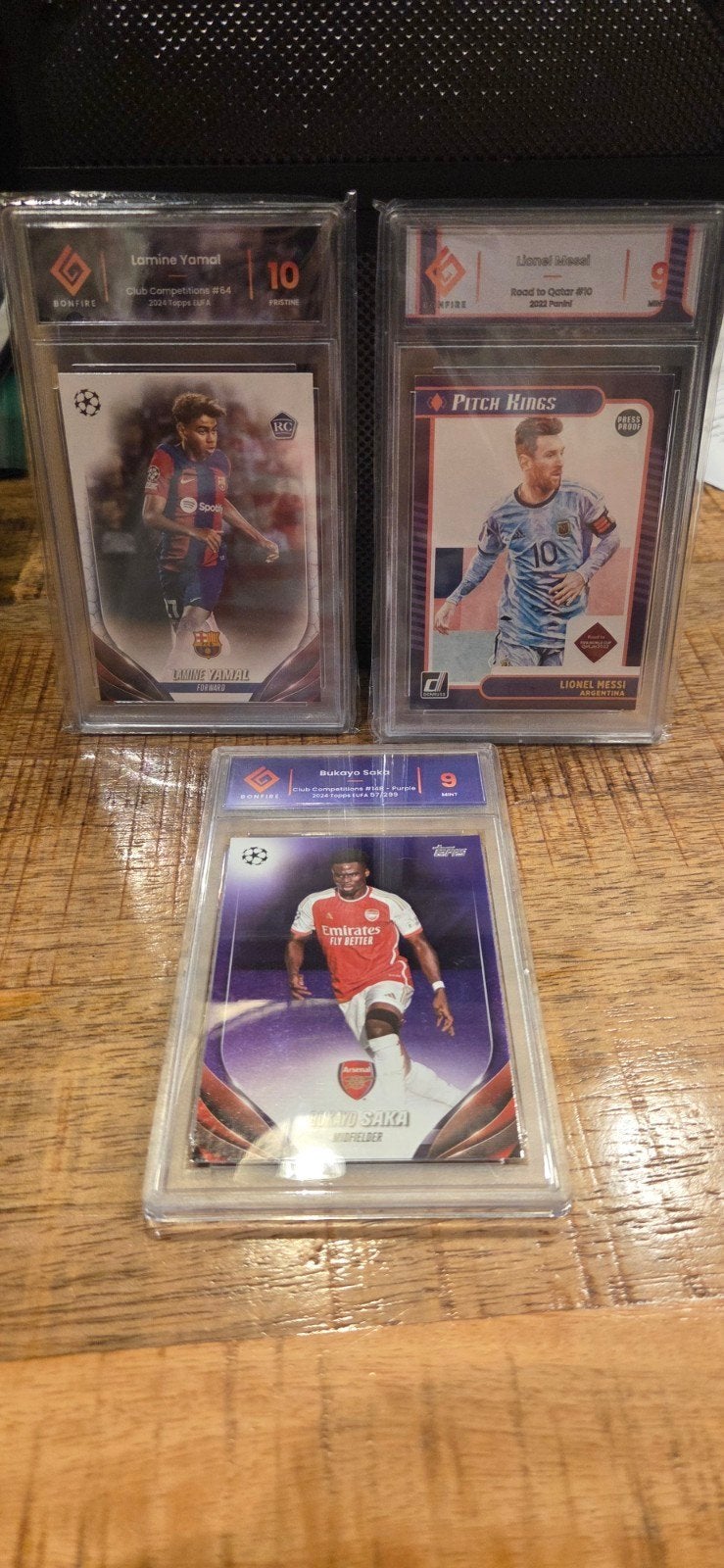Voetbal Spelerskaarten: Messi, Yamal, Saka - Graded, Ophalen of Verzenden, Zo goed als nieuw, Buitenlandse clubs, Spelerskaart