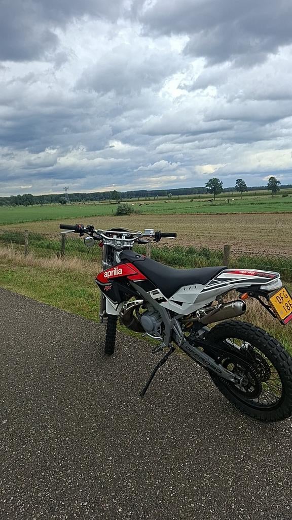 Schakelbrommer Aprilia RX 50  Enduro, Fietsen en Brommers, Brommers | Crossbrommers, Zo goed als nieuw, 50 cc, 5 versnellingen