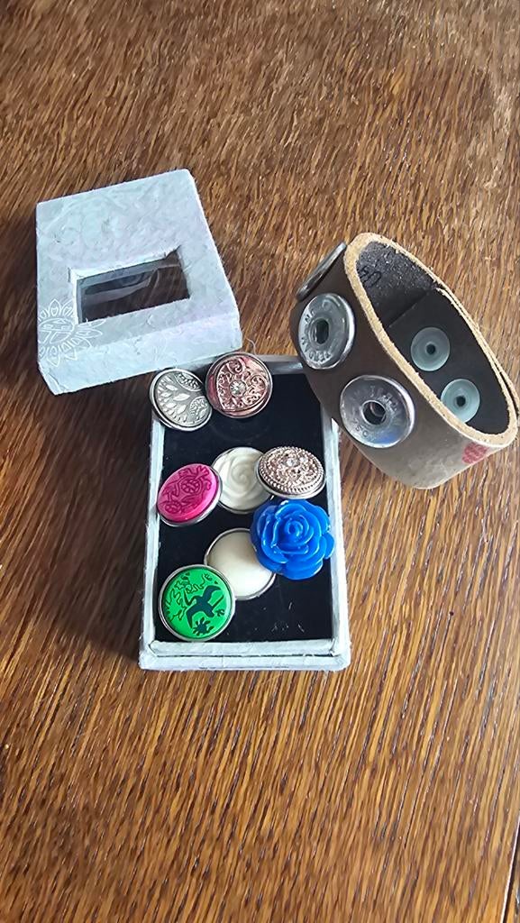 Leren armband met verwisselbare drukkers, Ophalen, Gebruikt, Bruin, Leer