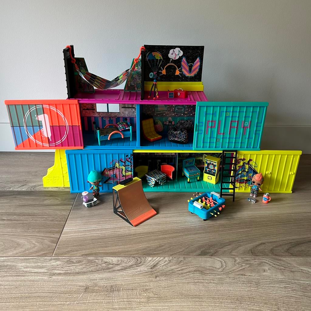 L.O.L. Surprise Clubhuis Speelset compleet ZGAN, Ophalen of Verzenden, Zo goed als nieuw, Poppenhuis