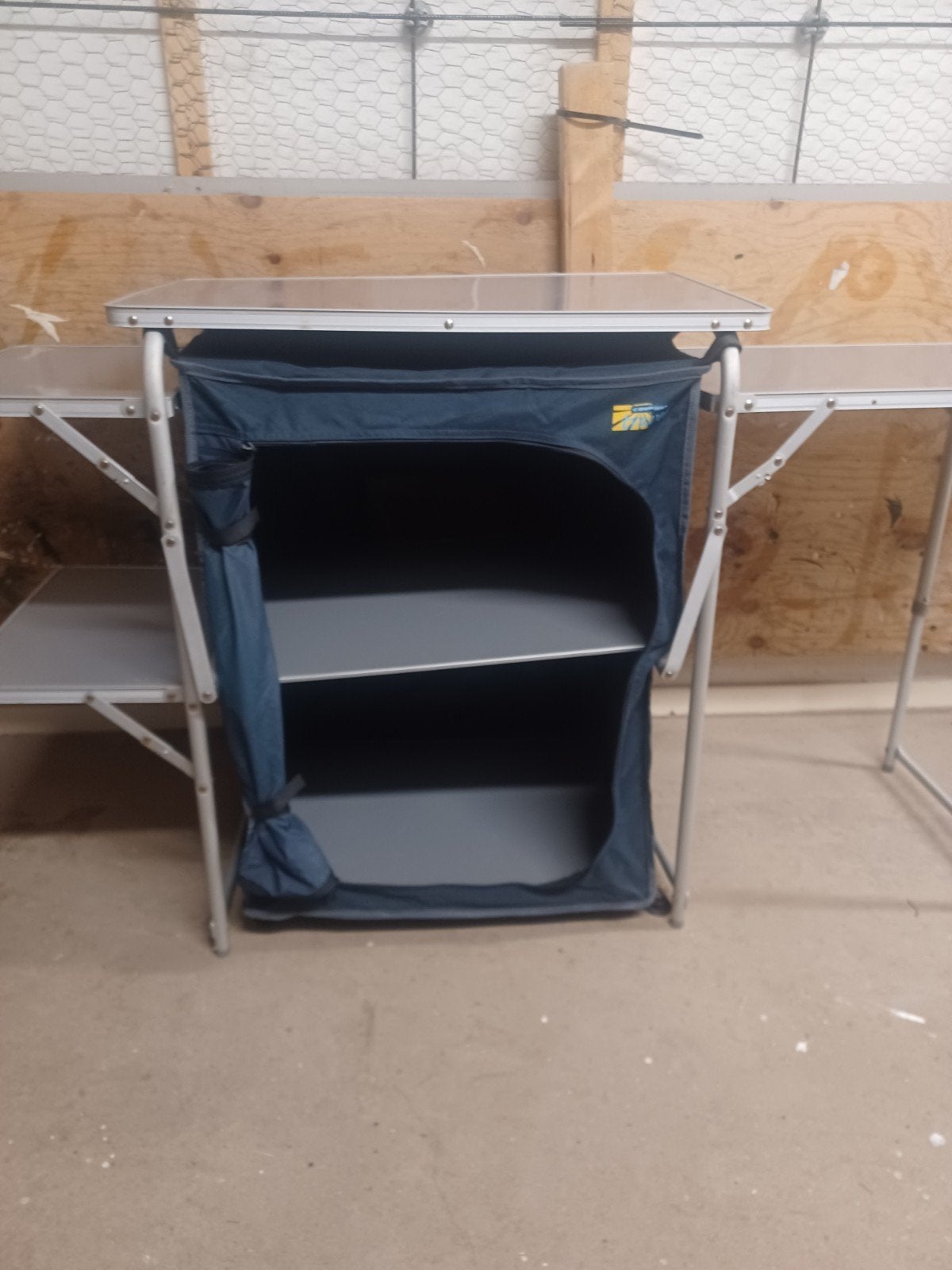 Uitklapbaar campingkastje met werkblad en opbergruimte, Ophalen, Gebruikt