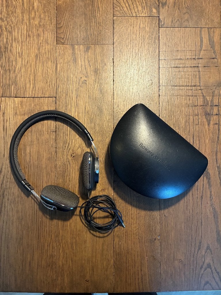 B&W Bowers & Wilkins P3 koptelefoon zwart met beschermcase !