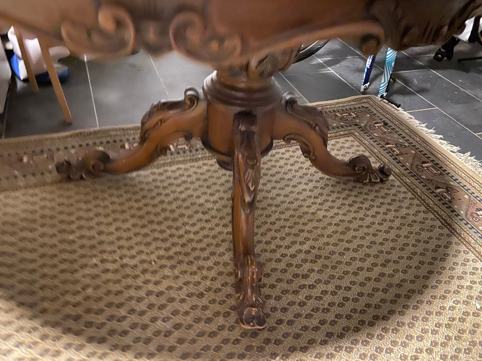 Notenhouten ronde tafel - 1.20m doorsnede, Antiek en Kunst, Ophalen