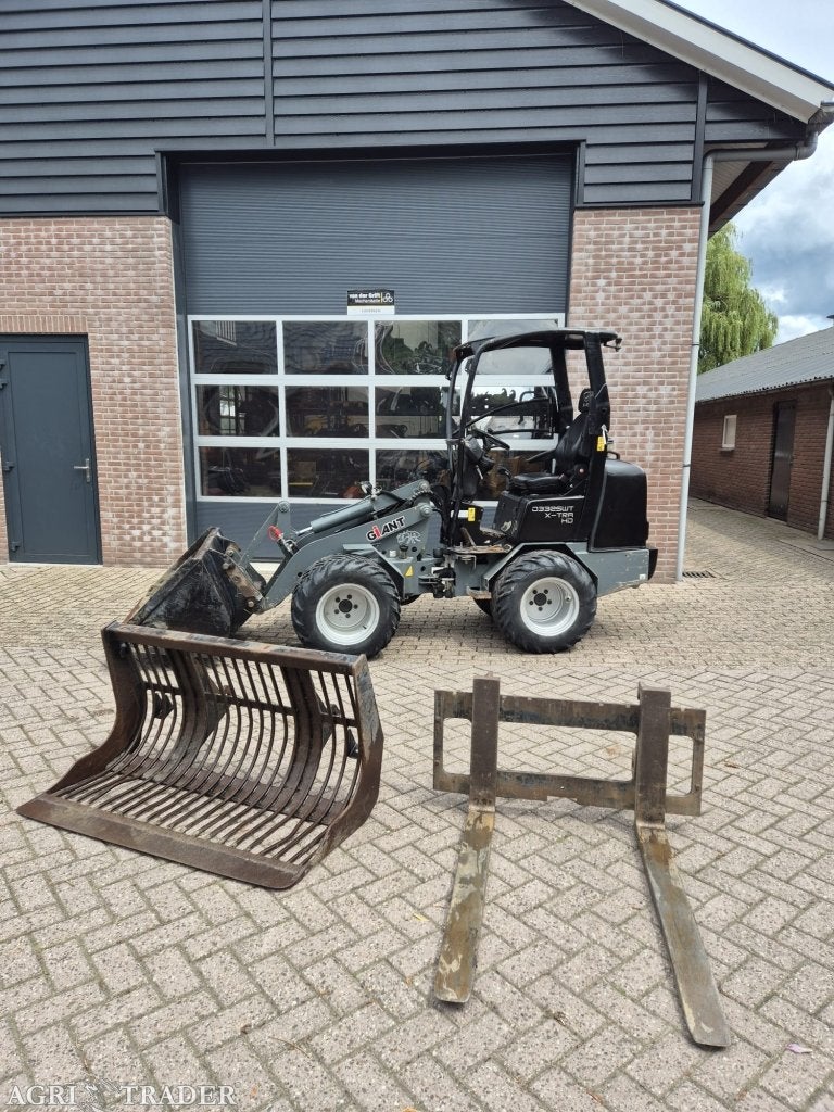 Giant D332SWT Xtra HD shovel bj 2019 /zwart /3 aanbouwdelen, -, Niet opgegeven, Ophalen of Verzenden, Niet opgegeven