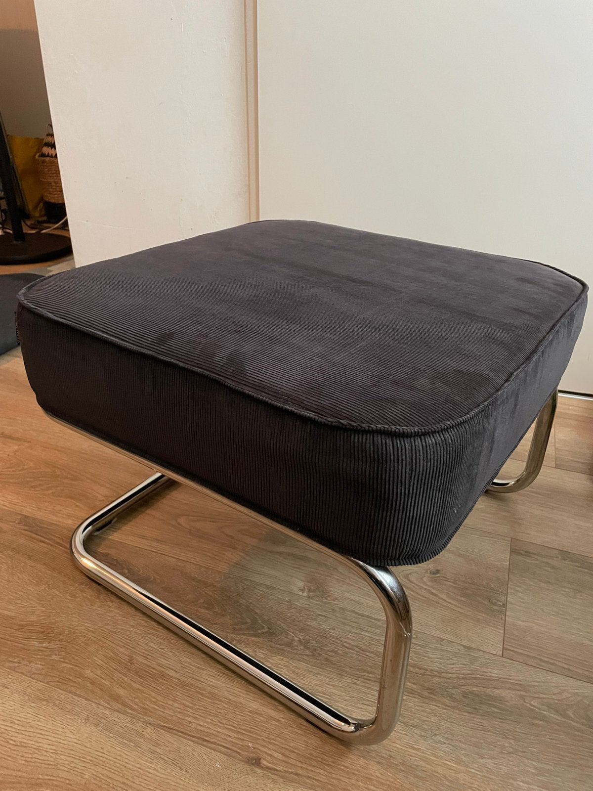 Zuiver Ridge Lounge Rib Hocker - Donkergrijs/Antraciet, Overige materialen, Gebruikt, Vintage/retro, 50 tot 75 cm