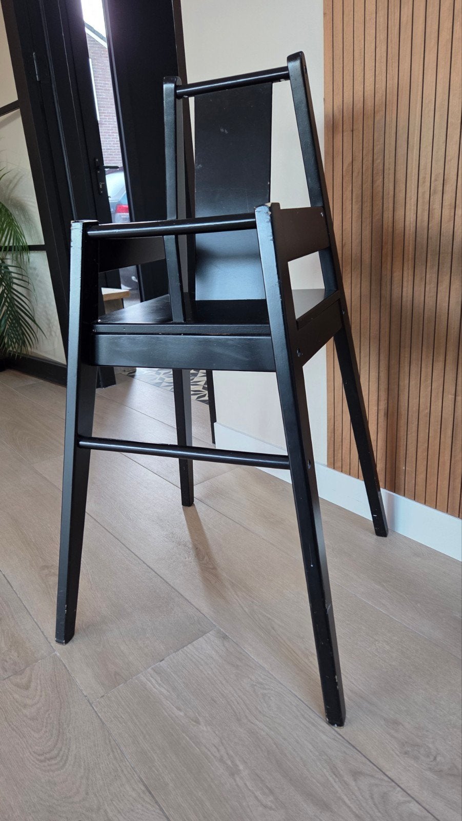 Zwarte hoge kinderstoel (IKEA BLÅMES) 
Hoge kinderstoel, met, Kinderen en Baby's, Ophalen, Gebruikt, Meegroeistoel