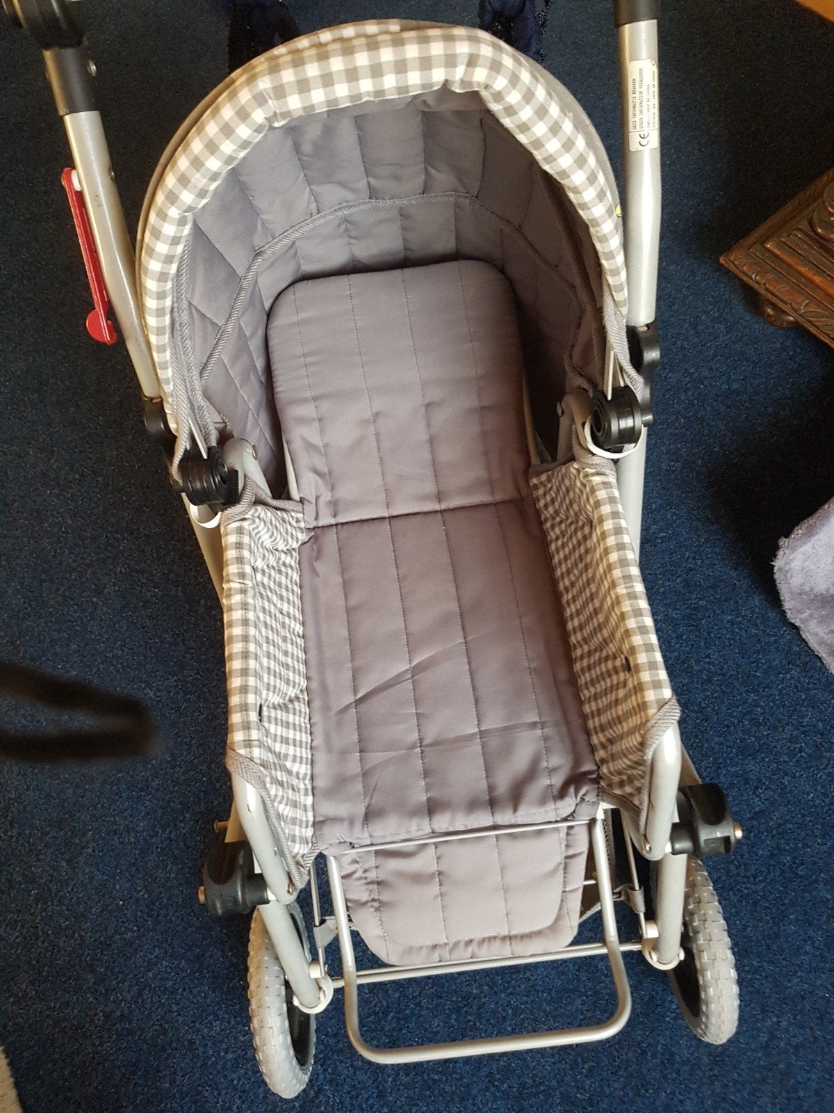 Poppenwagen met toebehoren., Ophalen
