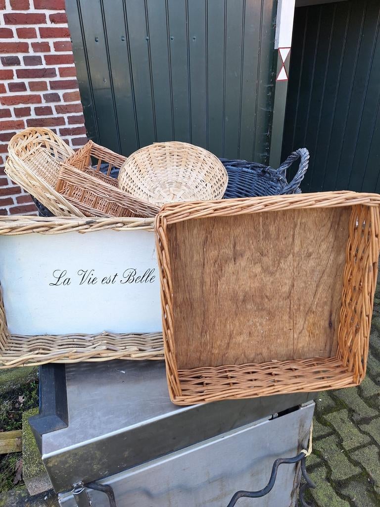 Te koop broodmanden, Ophalen