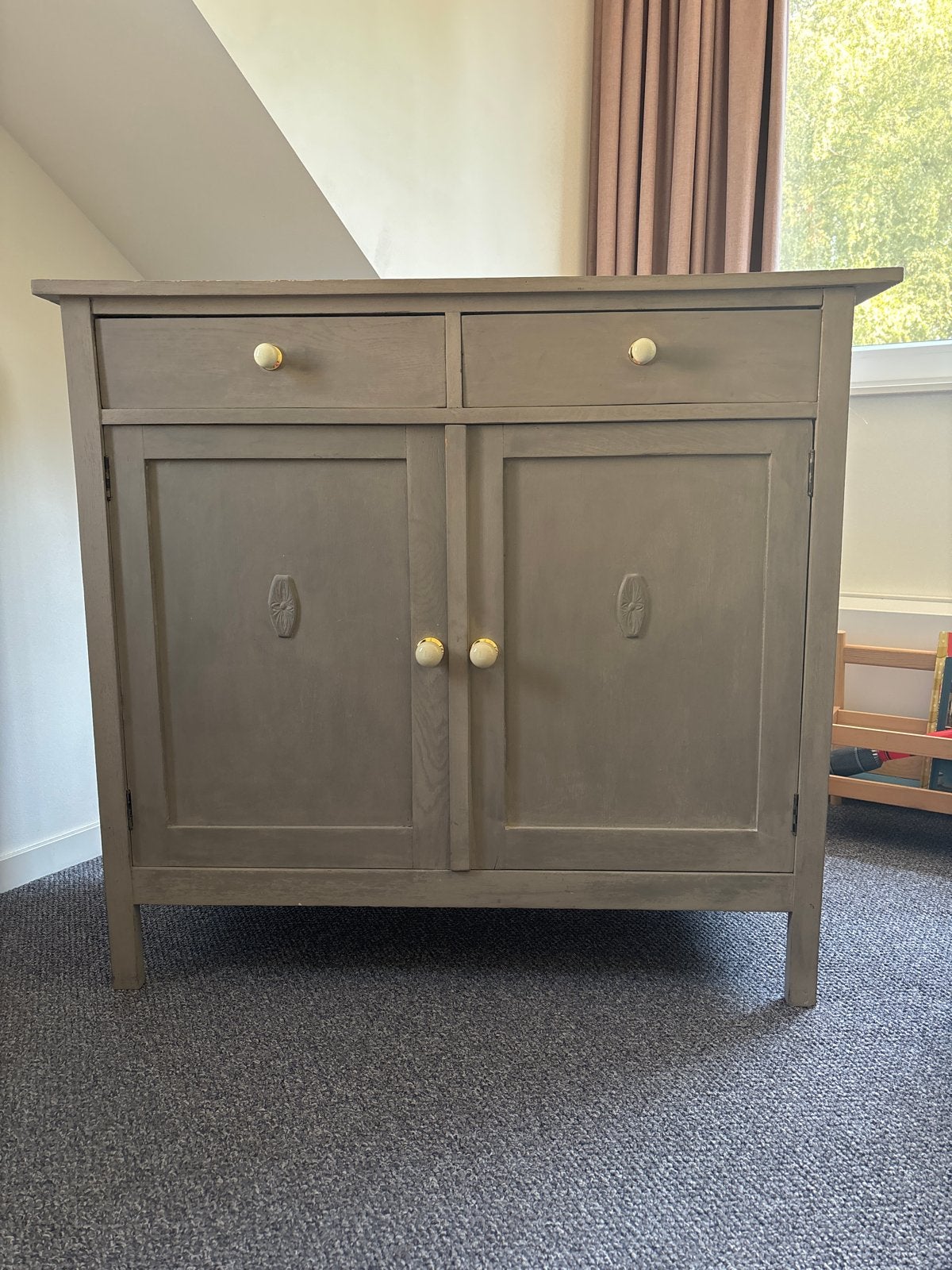 Stijlvol dressoir met lades en deuren, grijs geverfd, Ophalen, Gebruikt, 100 tot 150 cm, Met lade(s)