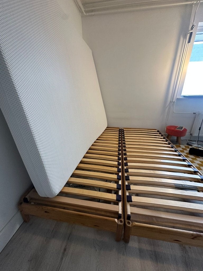 Houten bedframe + matras/Wooden bed frame+ mattress(220-200), Tweepersoons, Zo goed als nieuw, Hout, 140 cm