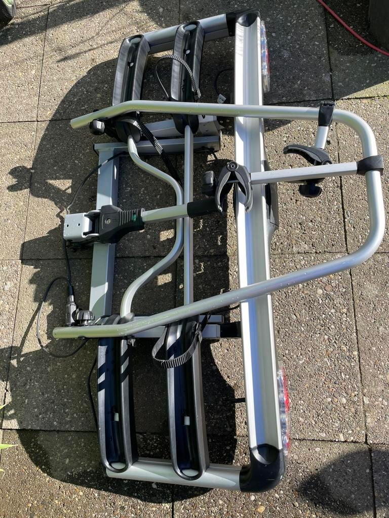 Volvo Thule fietsendrager, Auto diversen, Fietsendragers, Zo goed als nieuw, Trekhaakdrager, 2 fietsen, Brede banden, Elektrische fiets