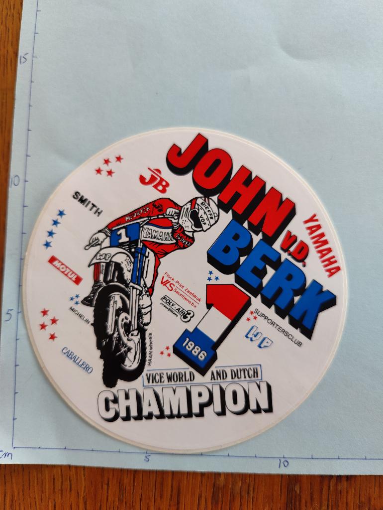 sticker van John v.d Berk 1986 op een Yamaha., Verzamelen, Ophalen of Verzenden, Zo goed als nieuw, Auto of Motor