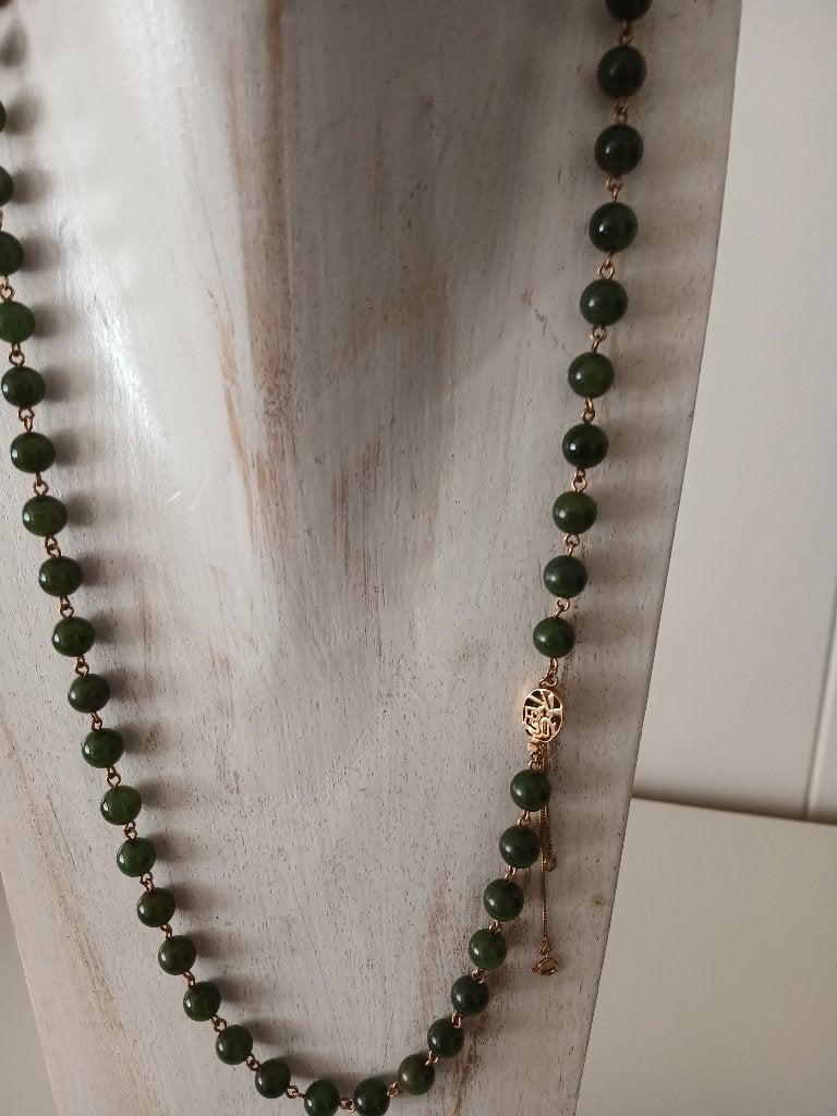 Snoer groene Jade kralen, 62 cm, met 14 kt gouden slotje, Verzenden, Gebruikt, Groen, Steen of Mineraal