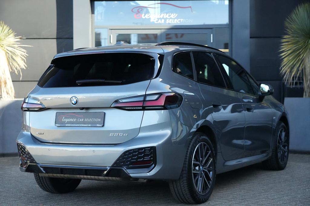 BMW 2 Serie Active Tourer 225e xDrive M Sport 245pk Panorama, Auto's, Automaat, 1800 kg, Gebruikt, Zwart