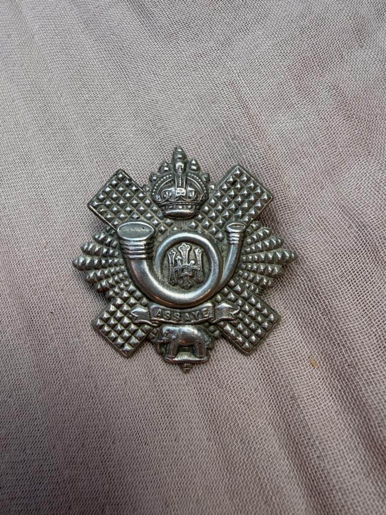 Original WW1 British Army Highland Light Infantry Cap Badge, Ophalen of Verzenden, Landmacht, Engeland, Embleem of Badge