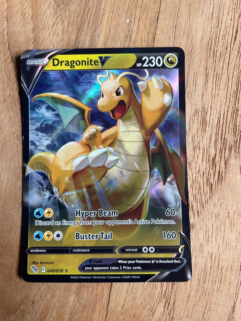 Dragonite V Pokémon Kaart - Zeldzaam en Krachtig, Ophalen of Verzenden, Zo goed als nieuw, Losse kaart