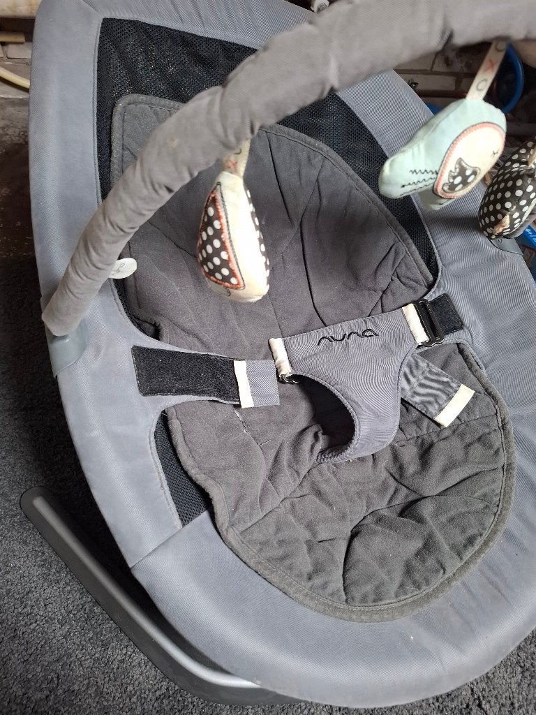 Nuna schommelstoeltje baby, Kinderen en Baby's, Wipstoeltjes, Gebruikt, Schommelstoel, Met gordel(s) of riempje(s), Ophalen