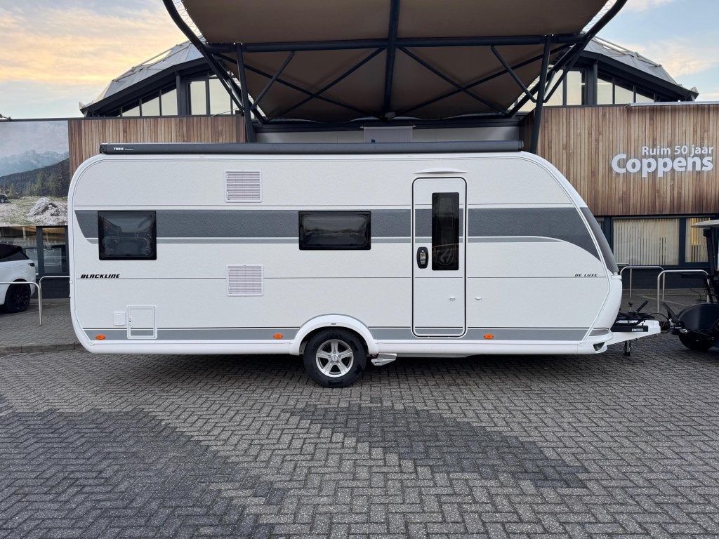 Hobby De Luxe 545 KMF 2026 BLACKLINE ACTIE!!!!, Hobby, Dwarsbed, Bedrijf, Treinzit