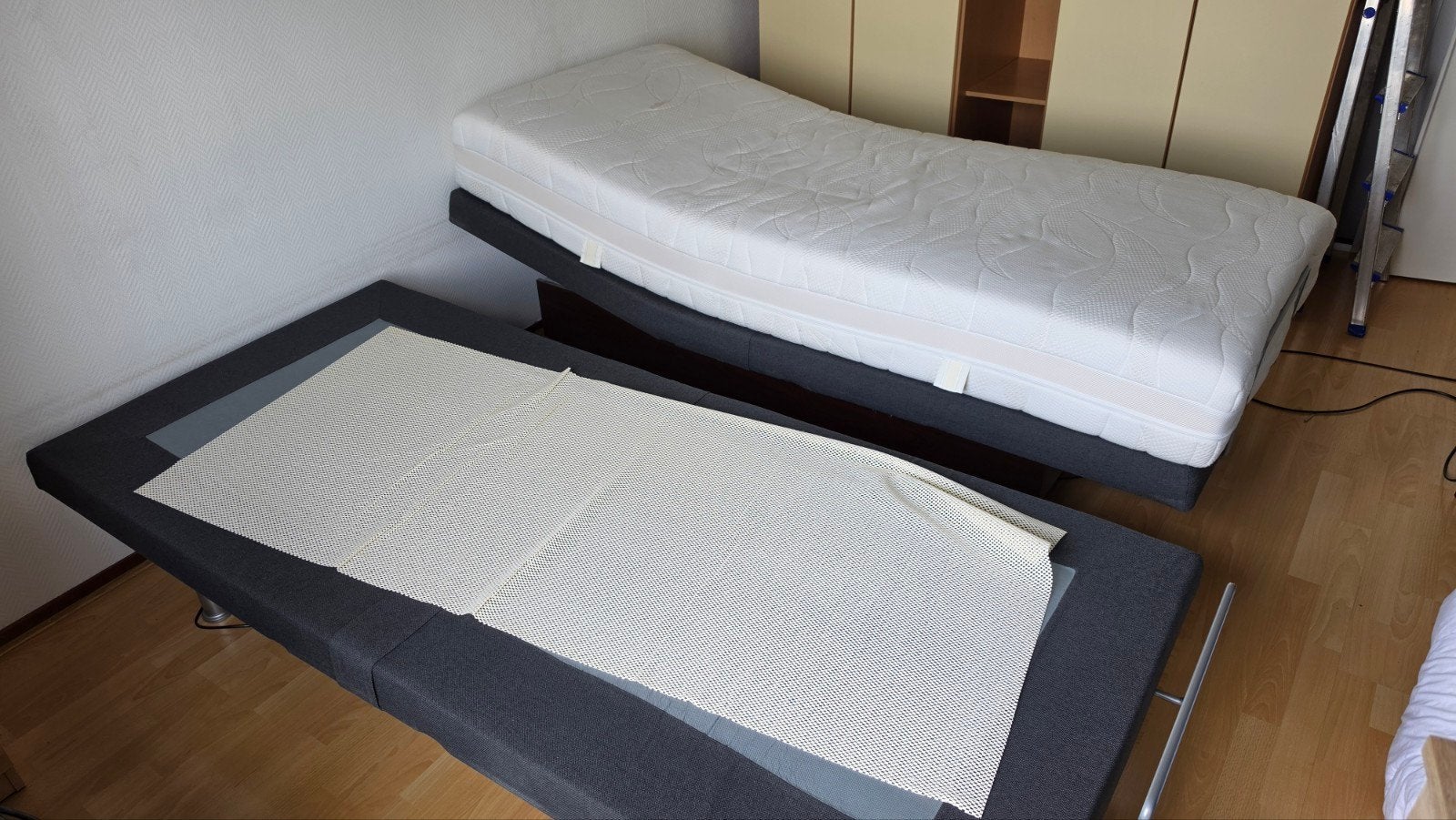 GRATIS! Elektrisch verstelbaar bed + 3 matrassen, Ophalen, Gebruikt, Tweepersoons, 180 cm