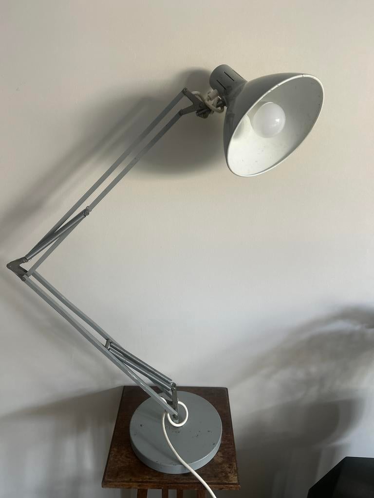 Grijze industriële Hala bureaulamp van H. Busquet, Huis en Inrichting, Lampen | Tafellampen, Ophalen, Gebruikt, Metaal, 75 cm of meer