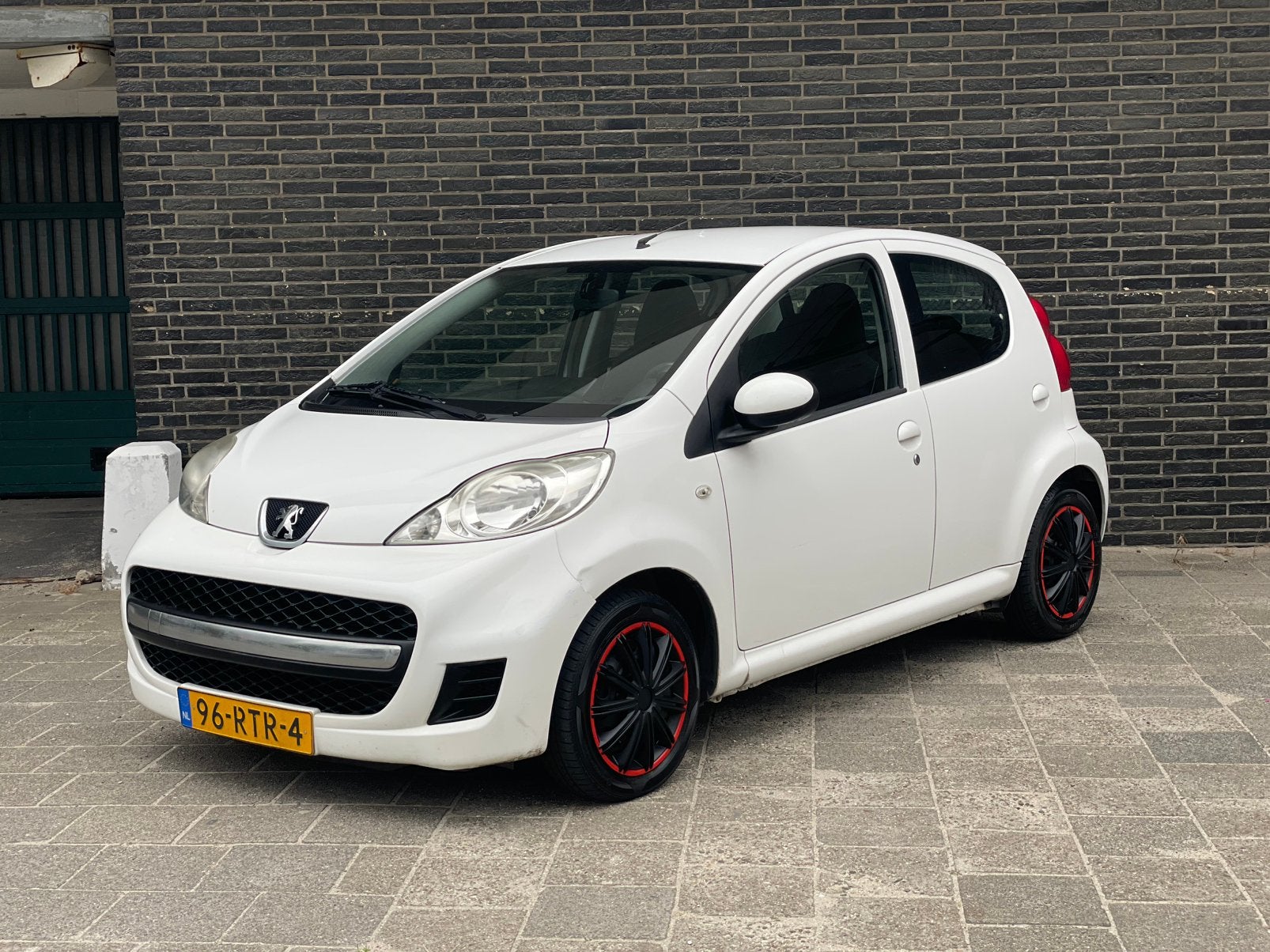 Peugeot 107 1.0 12V XS Nap✅Nieuwe apk 5DRS Airco📲Carplay, Voorwielaandrijving, Stof, Zwart, Metallic lak