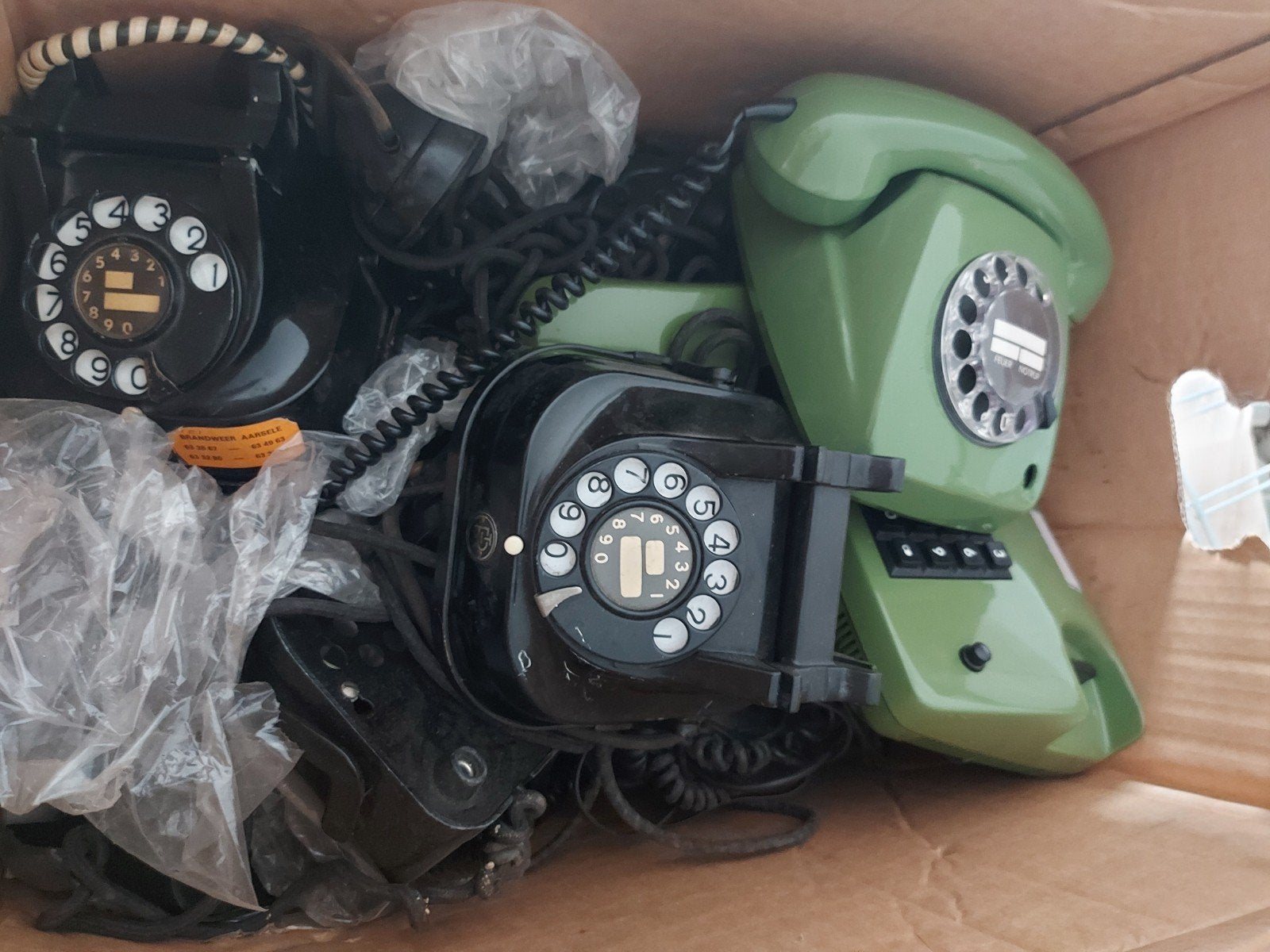 Partij van 27 Oude Retro Telefoons - 10 Dozen, Ophalen, Gebruikt, Bakeliet