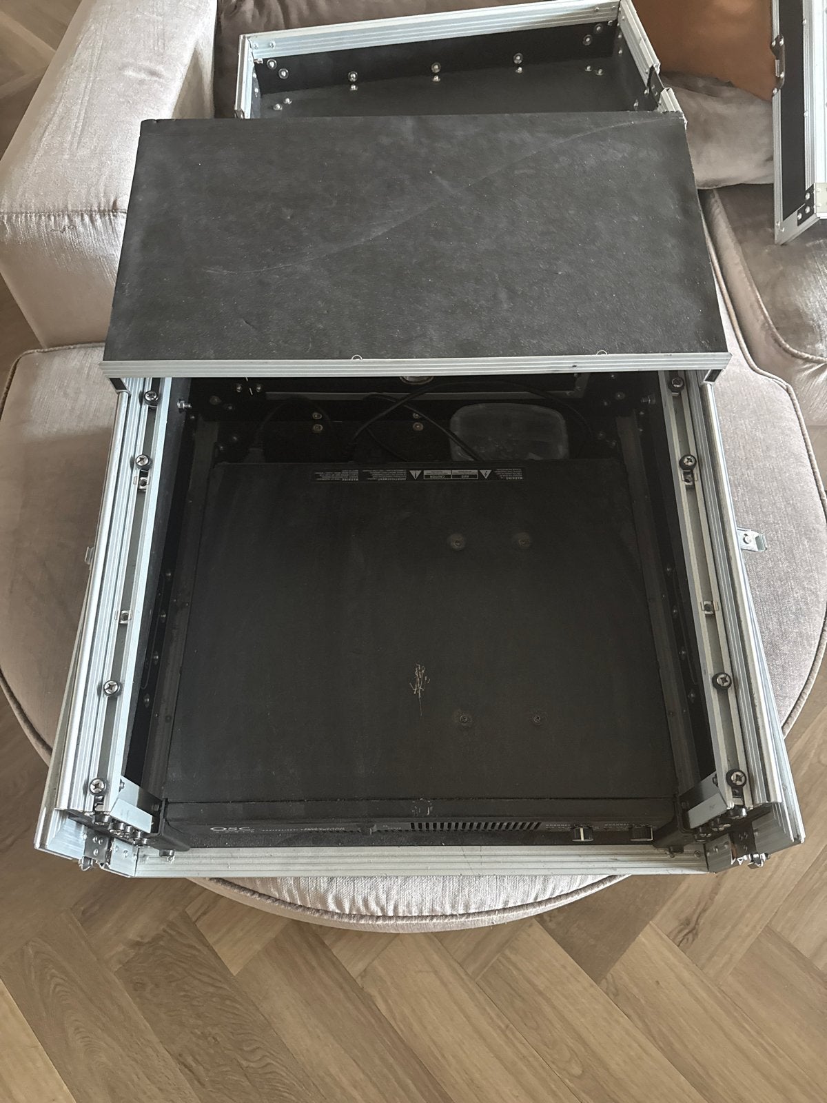 Flightcase + Professionele Eindversterker in Flightcas, Muziek en Instrumenten, Ophalen, Gebruikt, 100 watt of meer